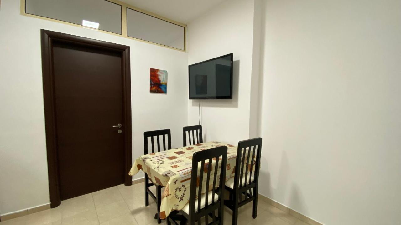 Anna'S Apartament Lushnjë Zewnętrze zdjęcie