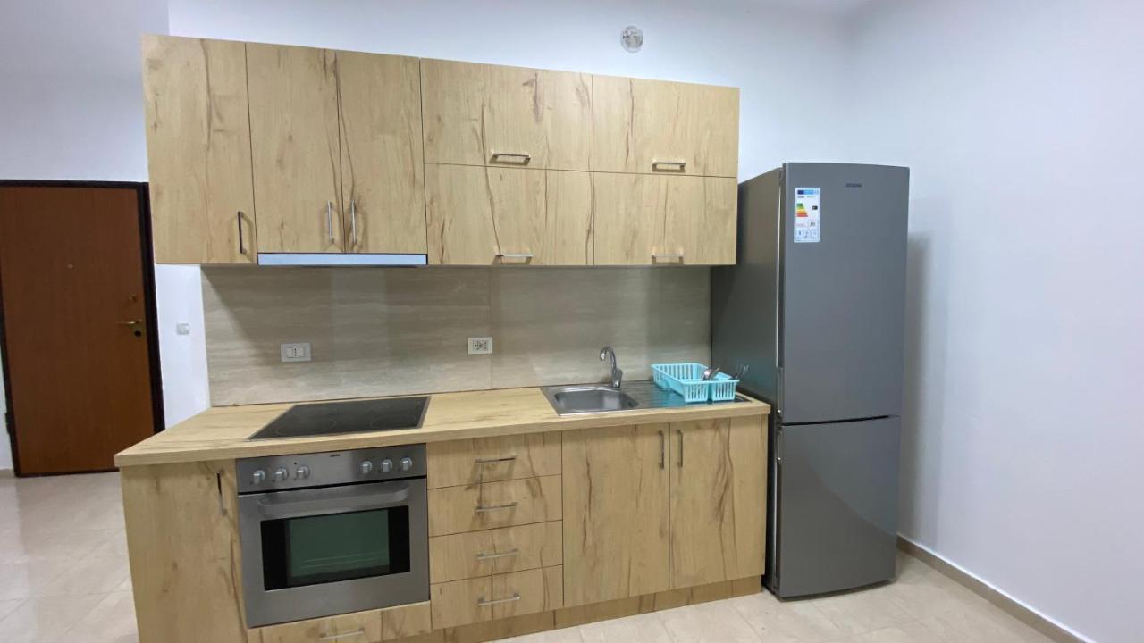 Anna'S Apartament Lushnjë Zewnętrze zdjęcie