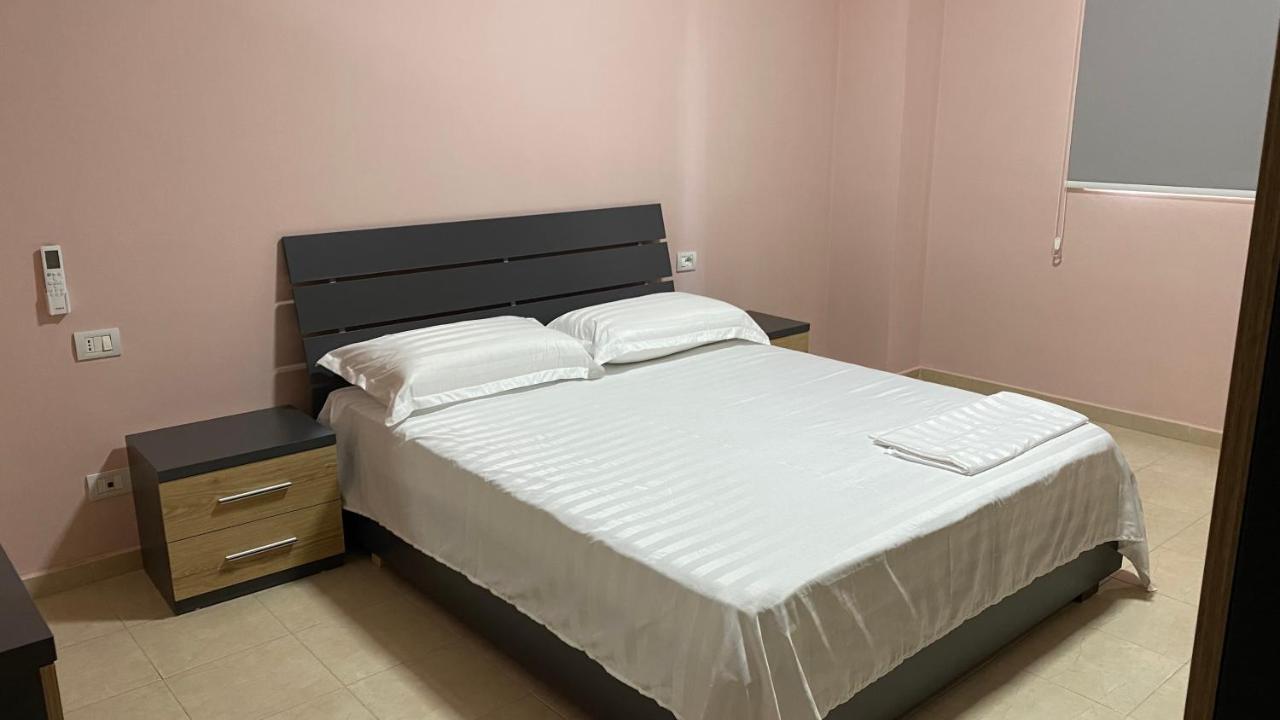 Anna'S Apartament Lushnjë Zewnętrze zdjęcie