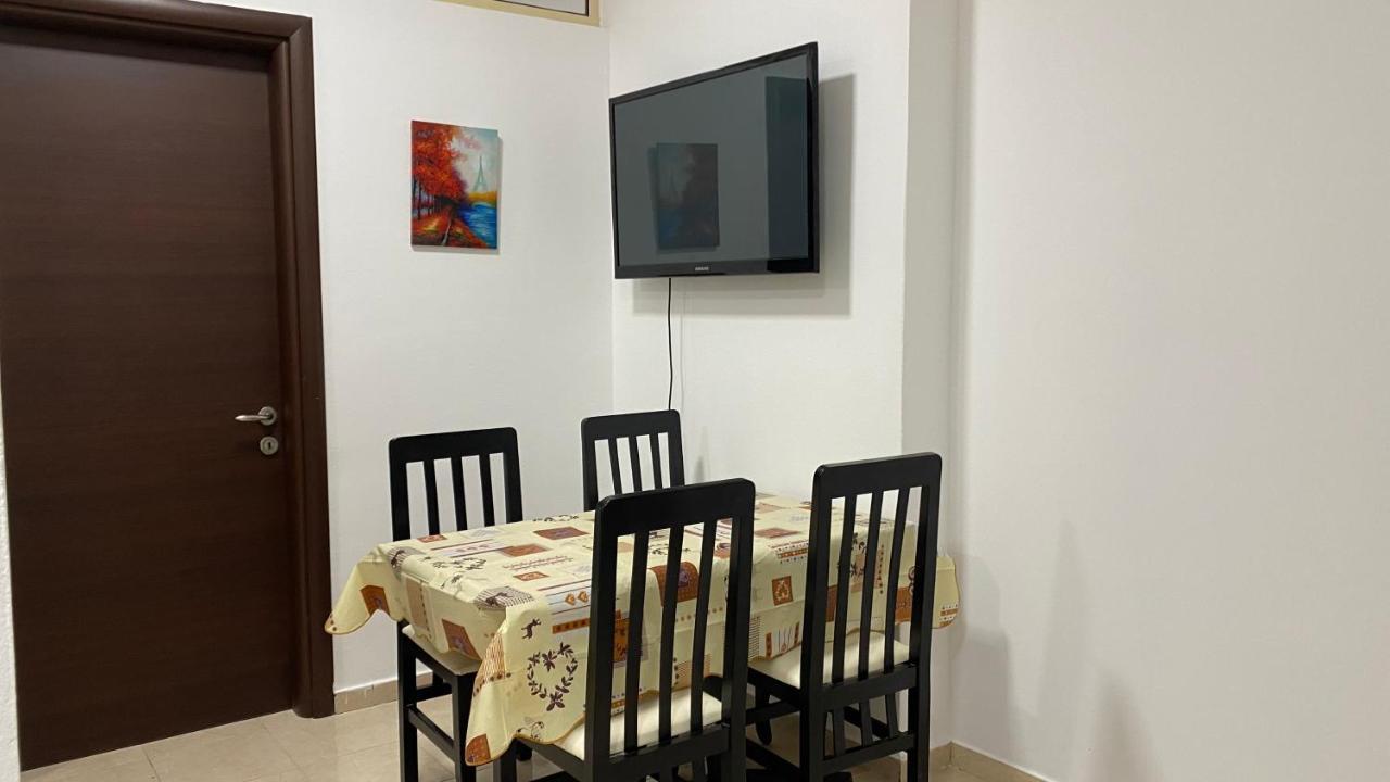 Anna'S Apartament Lushnjë Zewnętrze zdjęcie