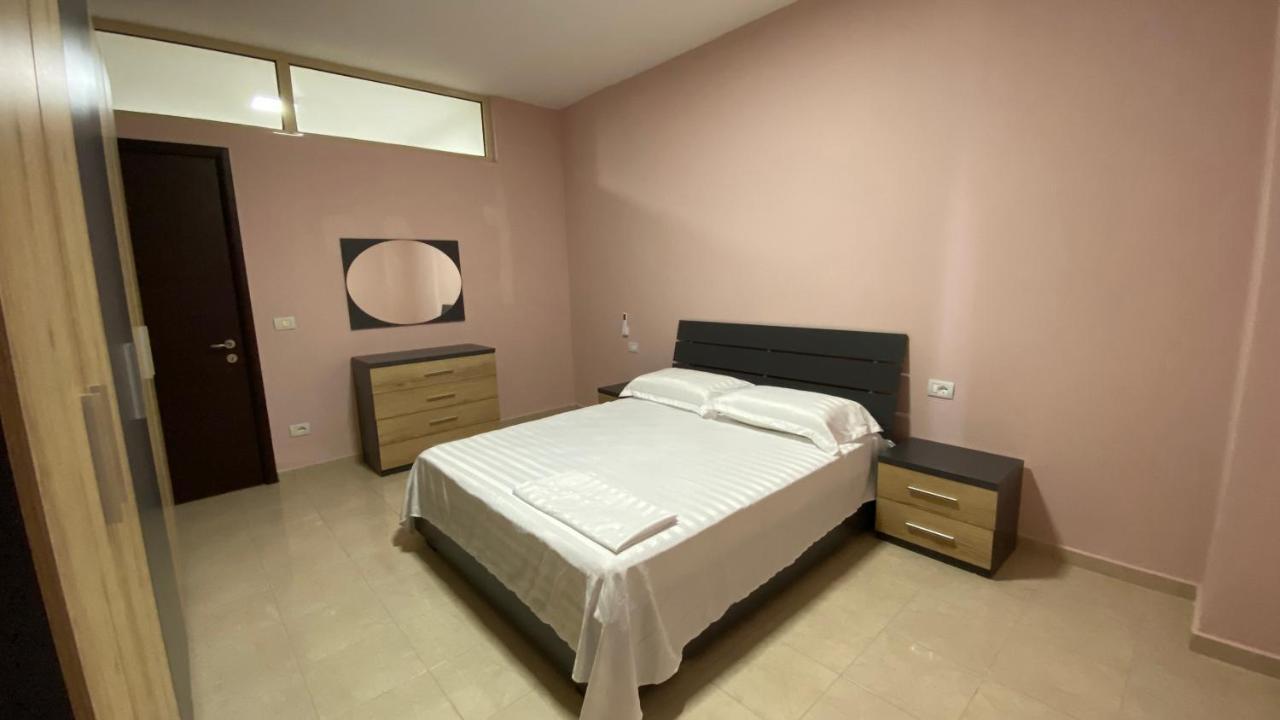 Anna'S Apartament Lushnjë Zewnętrze zdjęcie